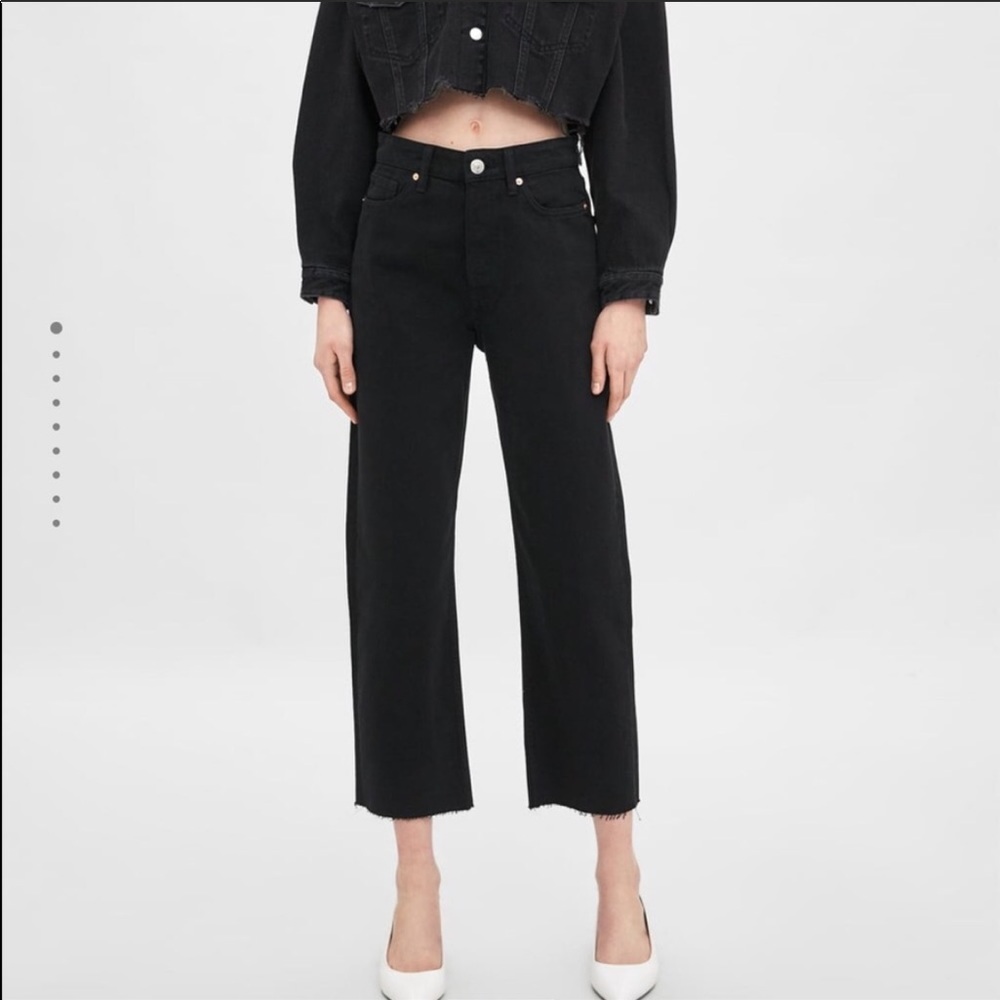 Black high waisted Cropped jeans